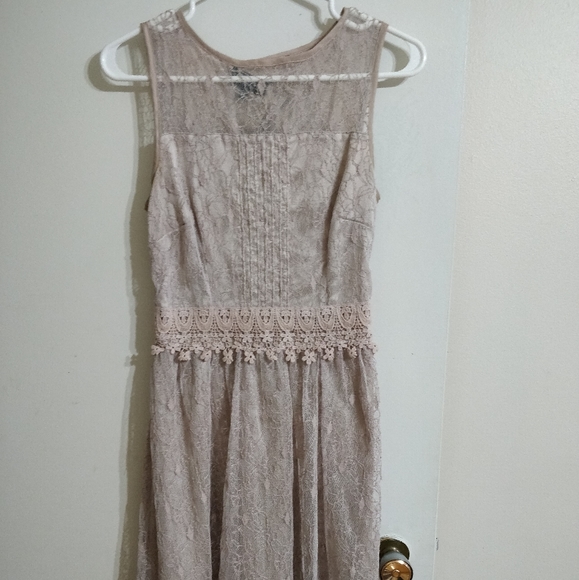 Elegant vintage lace dress - Picture 3 of 5